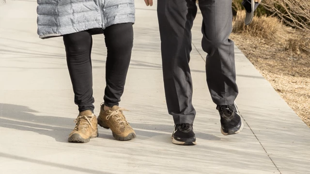 How to Choose the Right Footwear for Seniors: A Guide to Comfort and Confidence